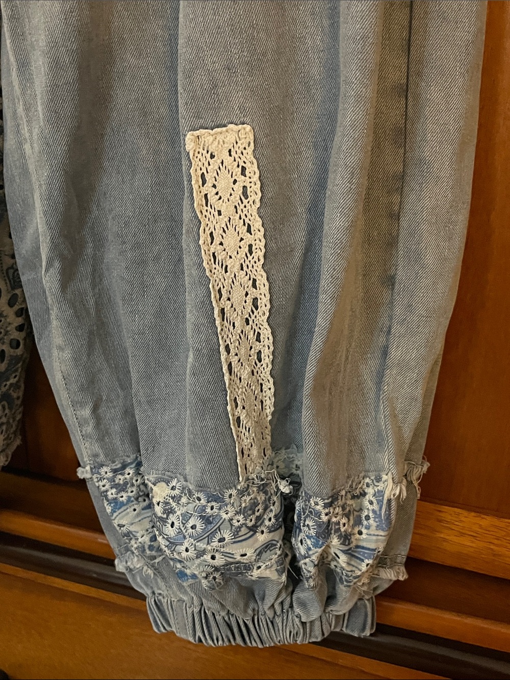 NWOT POL Denim Floral & Lace Patchwork Harem Pants w/Elastic Drawstring Waist - Picture 5 of 11